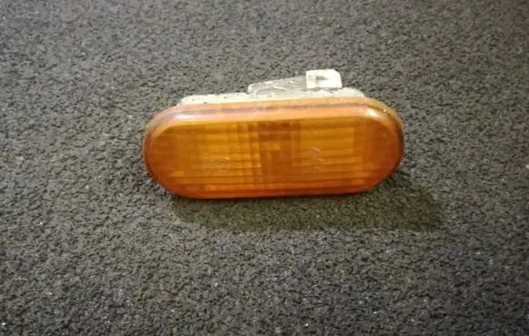 Volkswagen PASSAT B5 Front fender indicator light