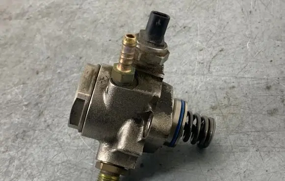 Skoda Octavia Mk3 (5E) Fuel injection high pressure pump 04E127026BB