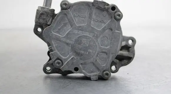 Volkswagen PASSAT B7 Vacuum pump 03L145100G