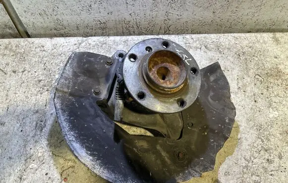 BMW 7 E65 E66 Front wheel hub