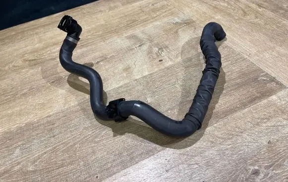 Jaguar F-Type Engine coolant pipe/hose 8W837752AD