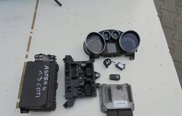 Opel Astra J Engine control unit/module ECU