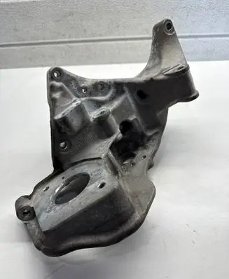 Volvo V40 Generator/alternator bracket 31401103