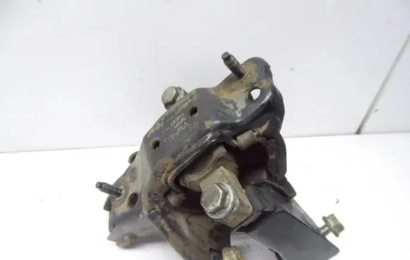 Volkswagen Polo IV 9N3 Engine mounting bracket 6Q0199555