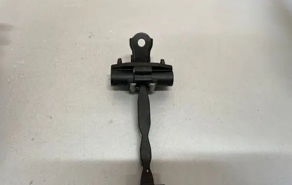 Opel Astra K Rear door check strap stopper
