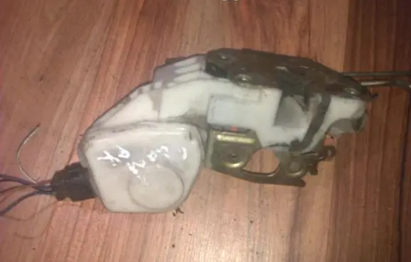 Mitsubishi Galant Front door lock