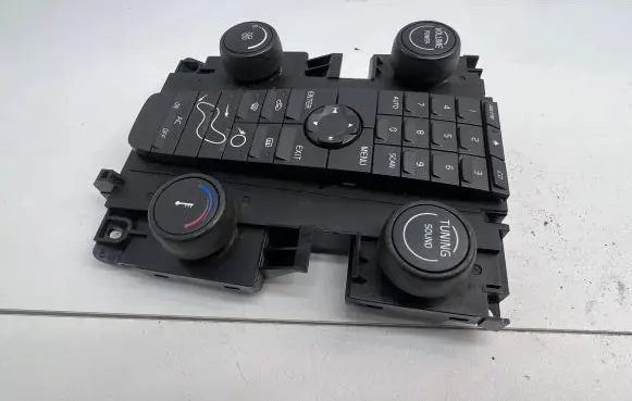 Volvo V50 Climate control unit 8697153 19206 04W13T