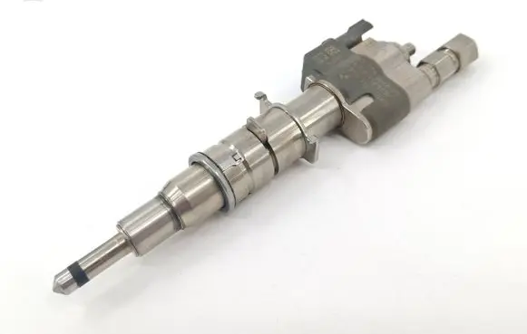 BMW 5 E60 E61 Fuel injector 7589048