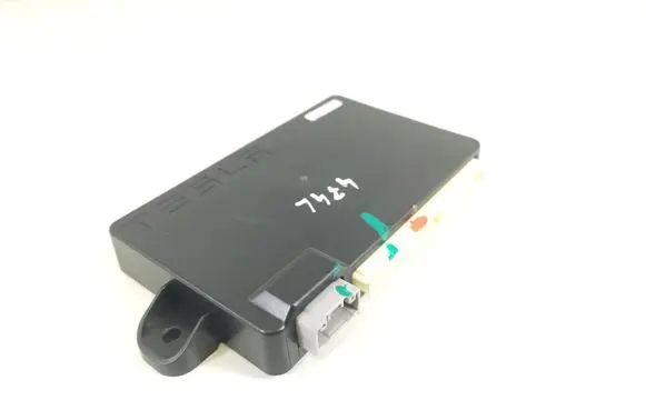 Tesla Model X Door control unit/module 1045490-10-D