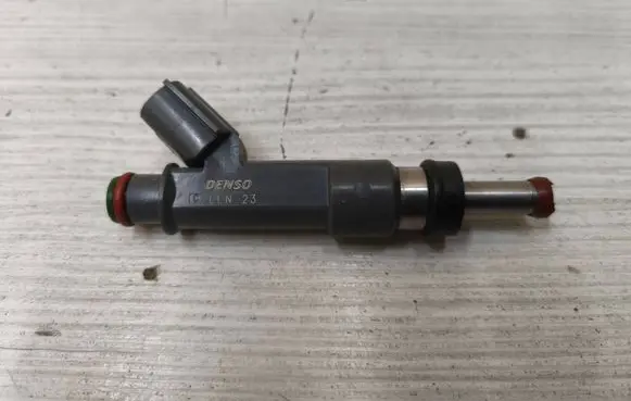 Toyota C-HR I Fuel injector 232500T110