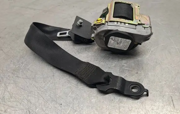 Mercedes-Benz E W211 Front seatbelt 561014701