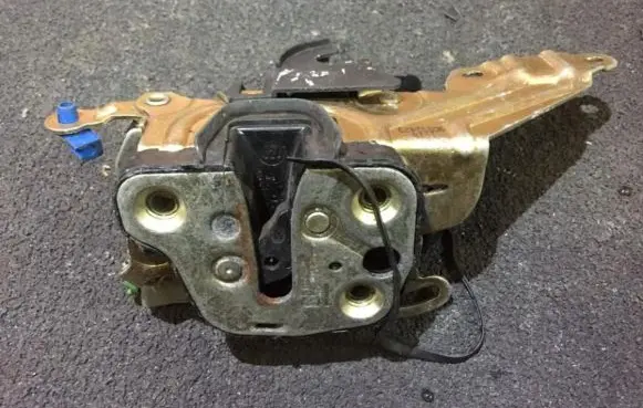 Opel Tigra A Front door lock