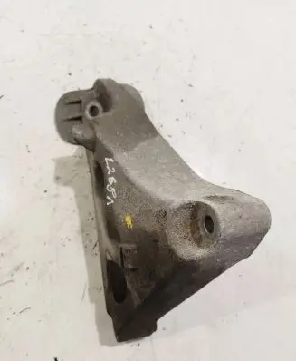 BMW 5 E60 E61 Engine mounting bracket 13807410