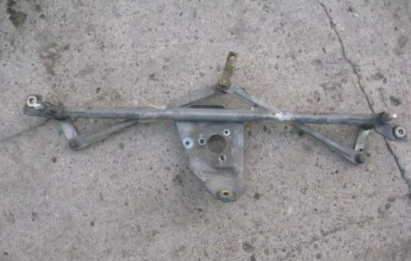 Volkswagen Golf III Front wiper linkage 