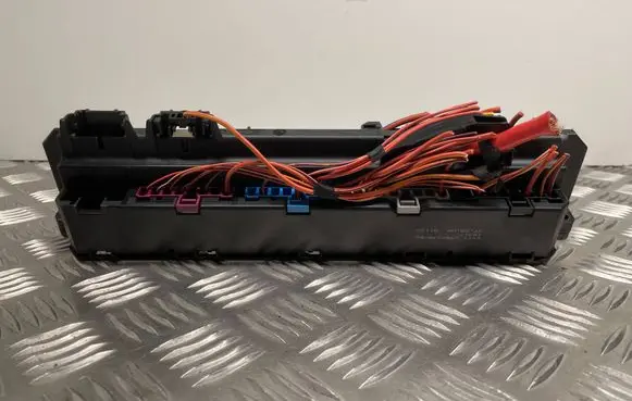 BMW 5 E60 E61 Fuse module 6957330