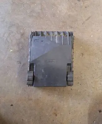 Volkswagen Touran I Fuse box cover 014189871 1K0937132F 17180061