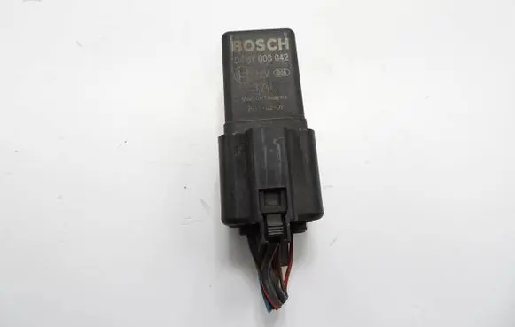 Volkswagen Golf VI Glow plug pre-heat relay 045907282A