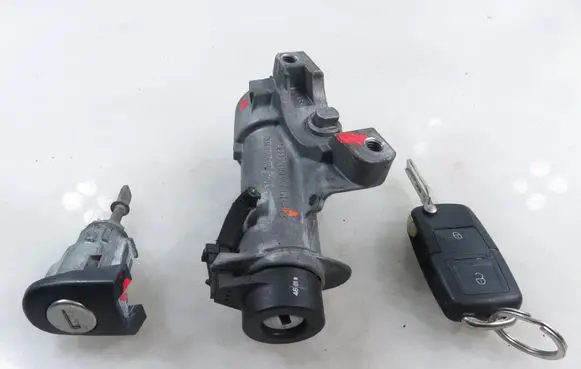 Volkswagen Golf IV Ignition lock 4B0905851C