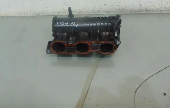 Peugeot 2008 I Intake manifold