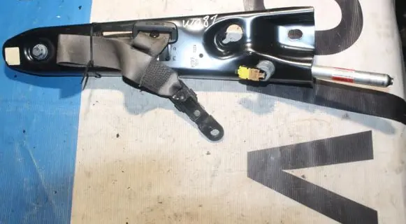 Volvo XC90 Front seatbelt 8093