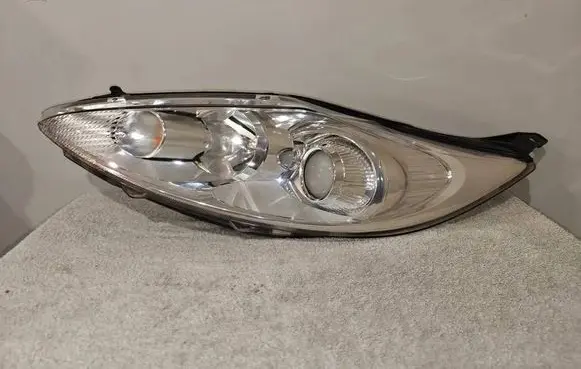 Ford Fiesta Headlight/headlamp 