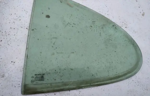 Rear vent window glass