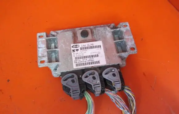 Peugeot 807 Engine control unit/module 9663318680