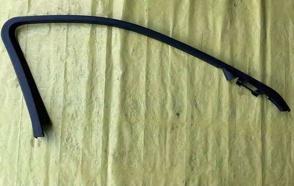 Mercedes-Benz C W204 Front door window/glass frame A2047250171