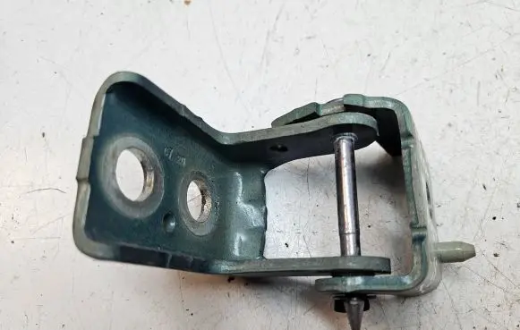Citroen C5 Aircross Front door lower hinge 