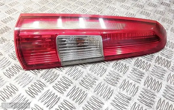 Volvo V70 Rear/tail lights 9154493