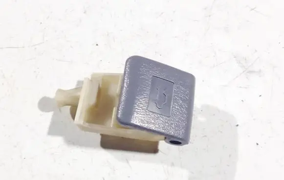 Engine bonnet (hood) release handle