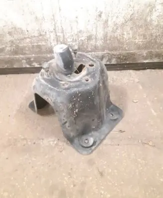 Isuzu Rodeo Spare wheel mounting bracket 