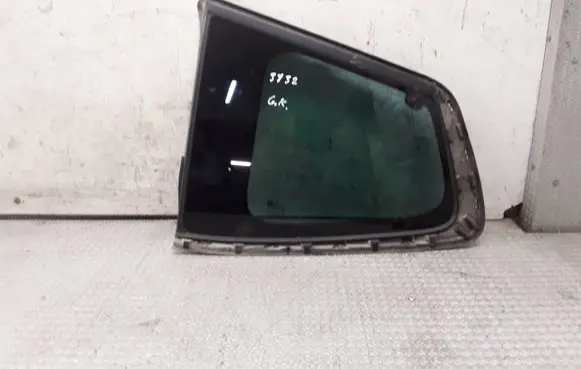 Opel Zafira C Rear side window