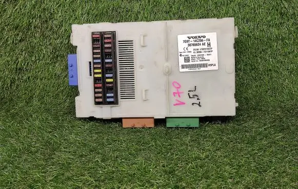 Volvo V70 Power management control unit 30765624AE 7G9T14C256FA