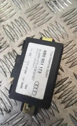Audi A4 S4 B5 8D Alarm control unit/module 4b0951173