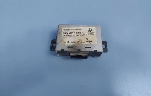 Audi A8 S8 D2 4D Alarm control unit/module 4D0951173B