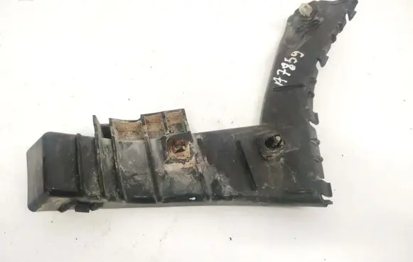 Rear bumper mounting bracket