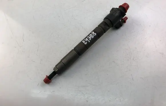 Volvo V70 Fuel injector 31303238