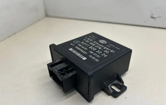 Mercedes-Benz E W211 Light module LCM A2118203226 5DF00827800 0000706221