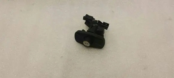Mercedes-Benz CLS C218 X218 Tailgate exterior lock A2047500261