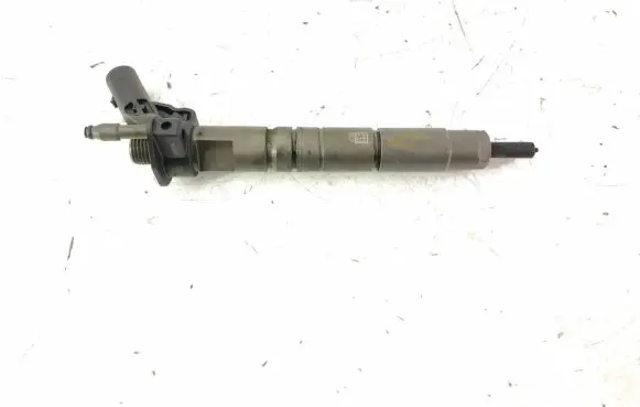 Mercedes-Benz S W221 Fuel injector 6420701187 A6420701187