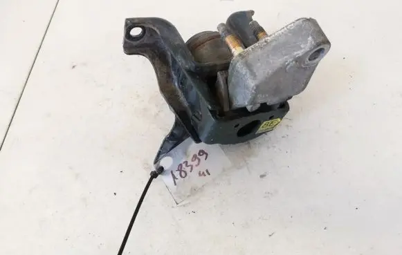 Toyota Avensis T250 Engine mount bracket
