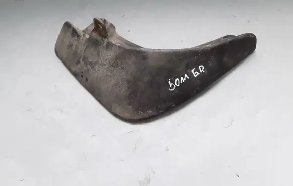 KIA Carens II Rear mudguard 868421D000