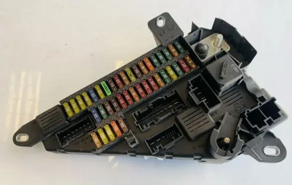 BMW 5 E60 E61 Fuse box set 6906618 518956024