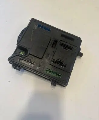 Renault Megane III Comfort/convenience module 284B13297R S180098201C