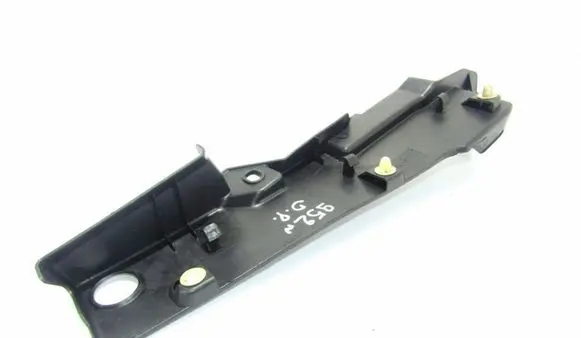 Honda CR-V Fender mounting bracket 74206SWWG