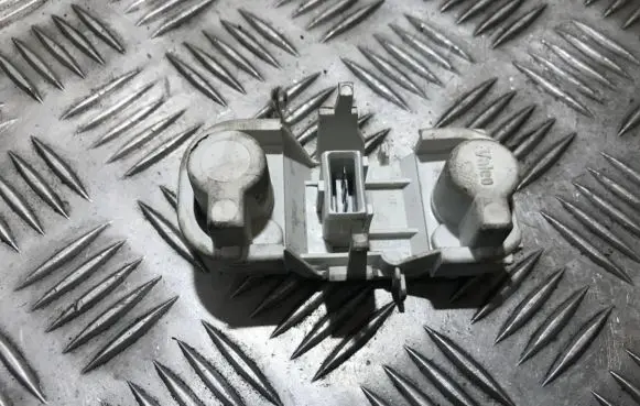 Toyota Avensis T220 Tail light bulb cover holder 034nc0