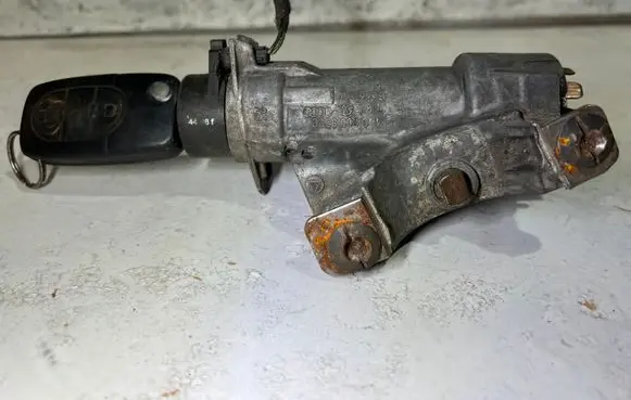 Volkswagen Golf IV Ignition lock 4B0905851C