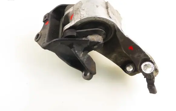 Honda FR-V Engine mounting bracket