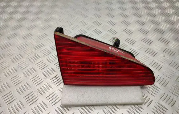 Peugeot 607 Tailgate rear/tail lights